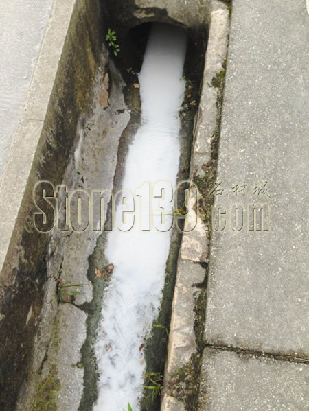 石材加工排出的牛奶水