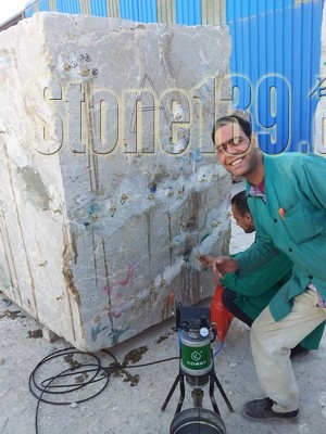 【應用】大理石荒料補膠現場（圖）