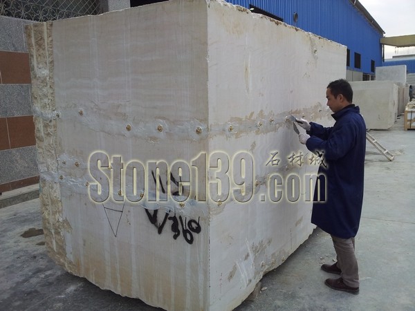 【應用】大理石荒料補膠現場（圖）