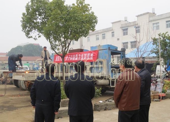 麻城警方公開報廢石材運輸拼裝車 規范市場秩序