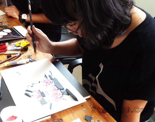 廈門理工學院：創作團隊點&ldquo;石&rdquo;成畫變廢為寶