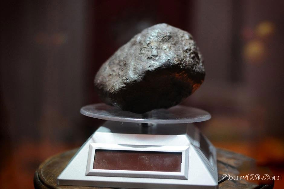 烏魯木齊現天價隕石：標價8000萬