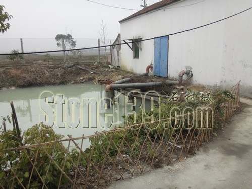 吳中區臨湖鎮石材廠排放污水染白河流 環保局督促整改