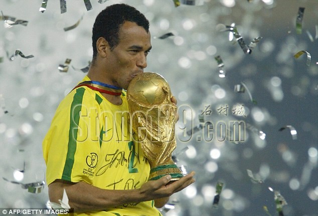 喜歡足球的石材朋友2014廈門展會可以看&ldquo;卡福&rdquo;了