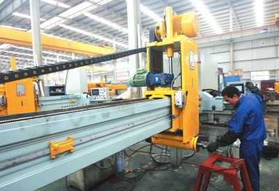 巨輪機械生產車間一角。本報記者朱晨輝攝