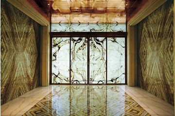 今年的展會除邀請國內外企業，主辦方還將邀請國際知名設計師出席石材設計論壇，共同探討裝修市場發展。作為全國百名優秀室內建筑師、中國室內設計十大年度人物之一的著名設計師梁建國，將在會上作為代表發表主題演講。