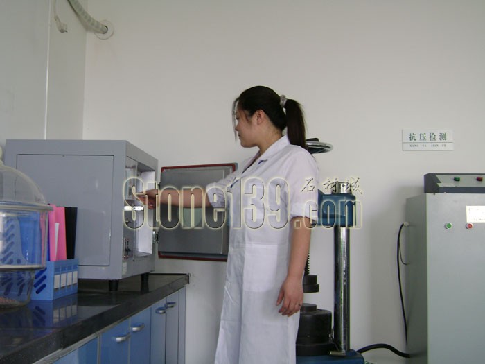 常見的芝麻黑石材如何檢測它的外觀質量