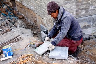 天然蘑菇石的施工工藝標準流程詳解