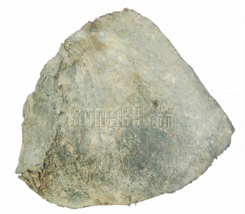 史前石器，石材收藏?zé)? />shic<br />
大窯文化突出舊石器時(shí)代特色<br />
<br />
而說(shuō)起舊石器時(shí)代的石器收藏就不得不提到知名的大窯文化。大窯文化遺址位于陰山山脈分支大青山南麓，呼和浩特市區(qū)東北約33公里處，保合少鄉(xiāng)大窯村，是全國(guó)和自治區(qū)兩級(jí)重點(diǎn)文物保護(hù)單位。遺址西南方是廣茂的土默特平原，東南方向是綿延的山脈和丘陵，大小黑河流經(jīng)此處。1973年內(nèi)蒙古博物館的汪宇平先生到呼和浩特市東郊白塔調(diào)查元代瓷器出土情況時(shí)，偶然發(fā)現(xiàn)了石器遺址點(diǎn)。經(jīng)過(guò)考古人員進(jìn)一步發(fā)掘，并對(duì)地質(zhì)土層測(cè)量，土層孢粉化驗(yàn)，最后得到準(zhǔn)確的科學(xué)論據(jù)，大窯遺址是一處從舊石器時(shí)代早期就已由遠(yuǎn)古人類開(kāi)始開(kāi)采的石器制造場(chǎng)。歷經(jīng)舊石器時(shí)代中、晚期和新石器時(shí)代，前后達(dá)幾十萬(wàn)年之久。<br />
<br />
此外在同一地層中還發(fā)現(xiàn)了普式羚羊、披毛犀、腫骨鹿等動(dòng)物化石，大窯村發(fā)現(xiàn)的新石器時(shí)代石制品有石鏟、石斧、石錛、石耜、石杵、石臼等。石耜、石鏟的柄部可用繩索捆扎于木棍上用來(lái)拋挖，石斧、石錛用于砍砸刮削，石杵、石臼用于搗碎研磨，其中以大小石質(zhì)各異的石斧數(shù)量較多，從石器種類和形狀等方面推算，當(dāng)時(shí)此地的原始居民長(zhǎng)期過(guò)著以狩獵采集為主的生活。1980年，我國(guó)著名的考古學(xué)家裴文中教授受邀到大窯遺址考察，稱這是國(guó)內(nèi)外少有的從舊石器時(shí)代到新石器時(shí)代大規(guī)模的石器打制場(chǎng)，并題寫了&ldquo;大窯文化&rdquo;四個(gè)字。大窯文化的發(fā)現(xiàn)，把內(nèi)蒙古地區(qū)人類活動(dòng)的歷史推到了舊石器時(shí)代早期，說(shuō)明內(nèi)蒙古地區(qū)同黃河流域和長(zhǎng)江流域一樣，是中華民族古老文明的發(fā)祥地和搖籃之一。<br />
<br />
石器收藏細(xì)石器最出彩<br />
<img src=