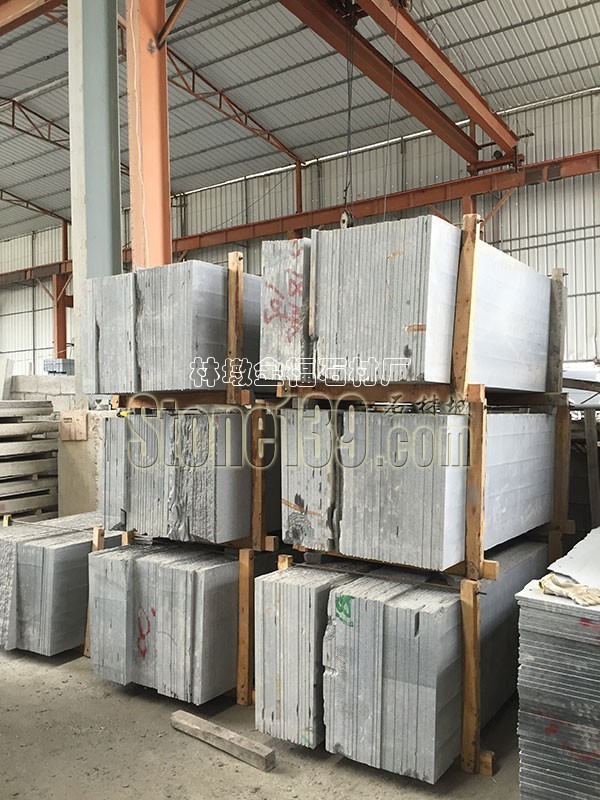 金福石材嚴格把好質量關生產經營芝麻黑G654墓碑石、路沿石