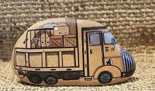 鵝卵石也能變得&ldquo;萌萌噠&rdquo;！&ldquo;石頭畫&rdquo;引關(guān)注