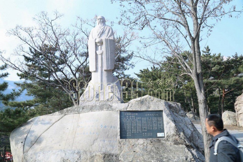 大理石內裝金碧輝煌 花崗巖外裝記錄歲月滄桑