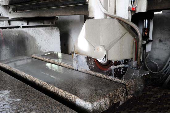 石材廢料切割,石材切割,石材機械 如何提高石材荒料加工成工程板的出板率