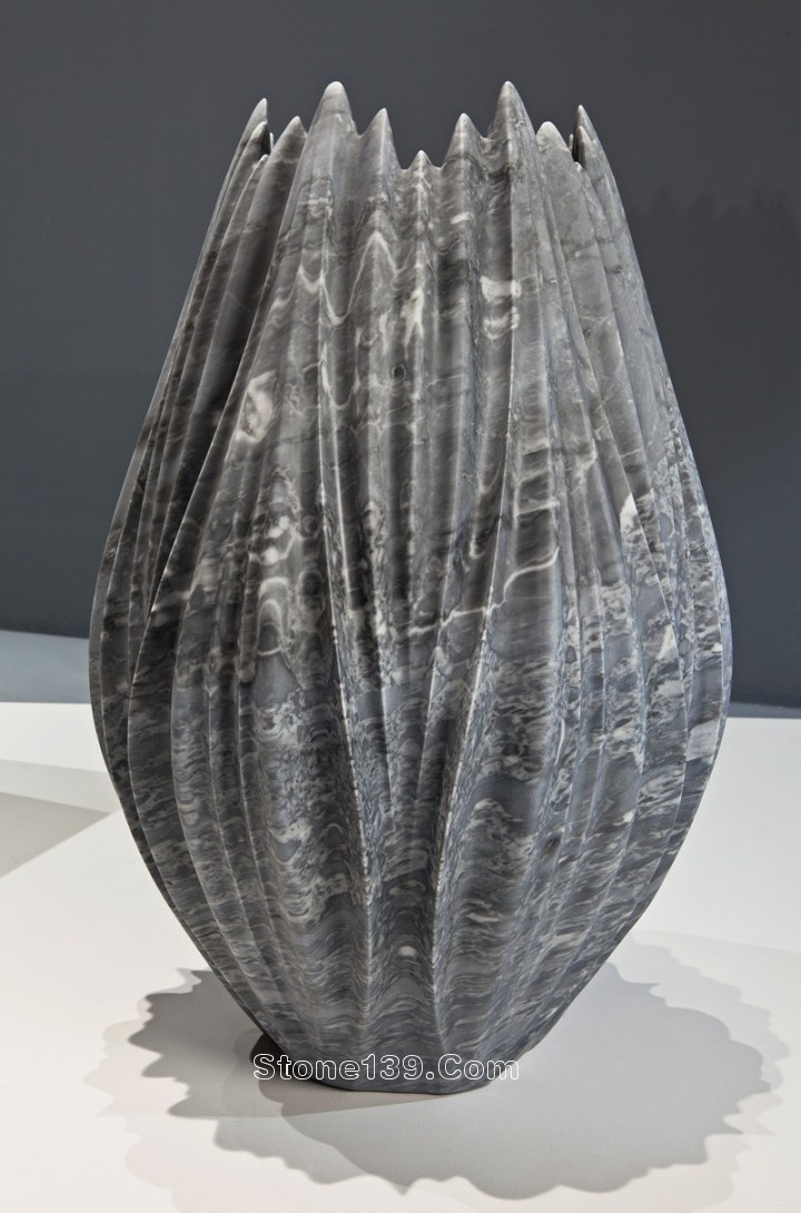 Zaha Hadid設計的創意大理石花瓶The Tau Vase