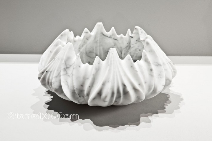 Zaha Hadid設計的創意大理石花瓶The Tau Vase