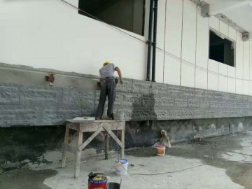 芝麻黑自然面墻面應用工地現場