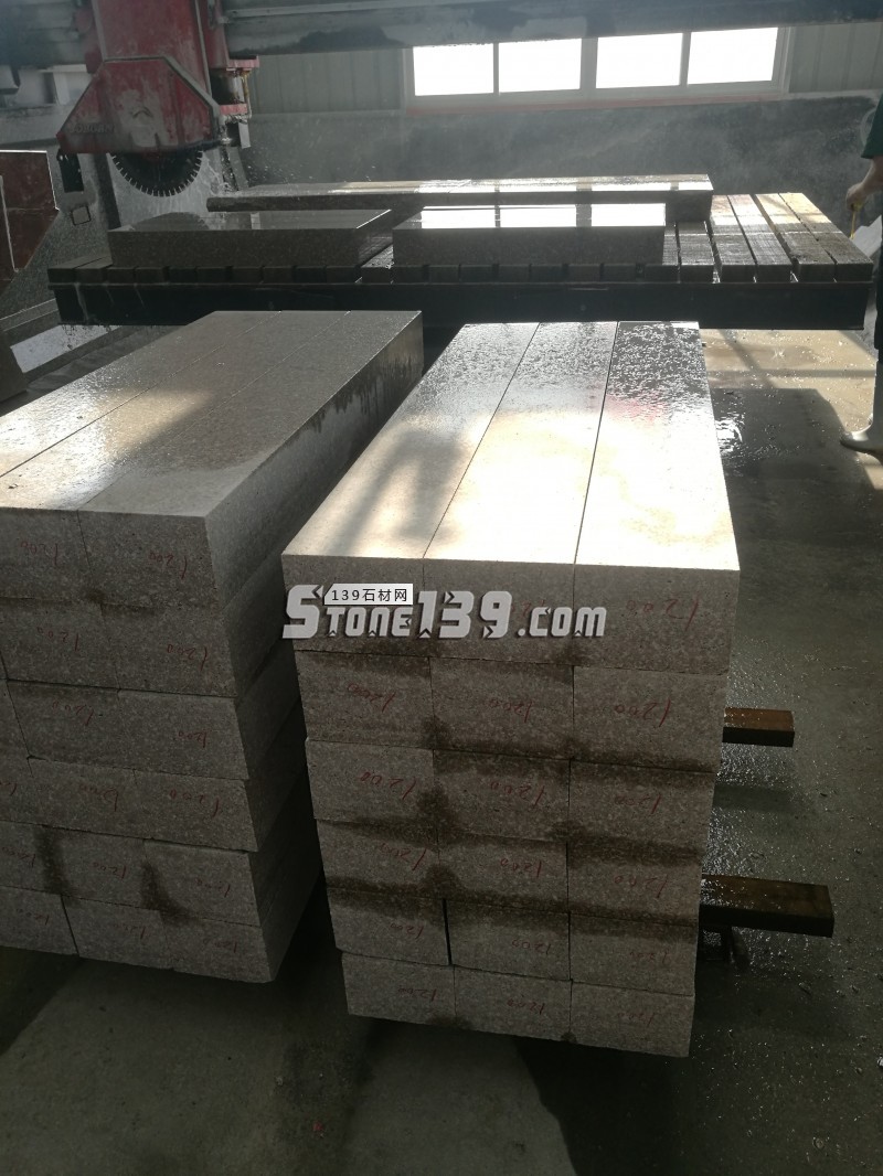 川東石業五蓮紅花崗巖