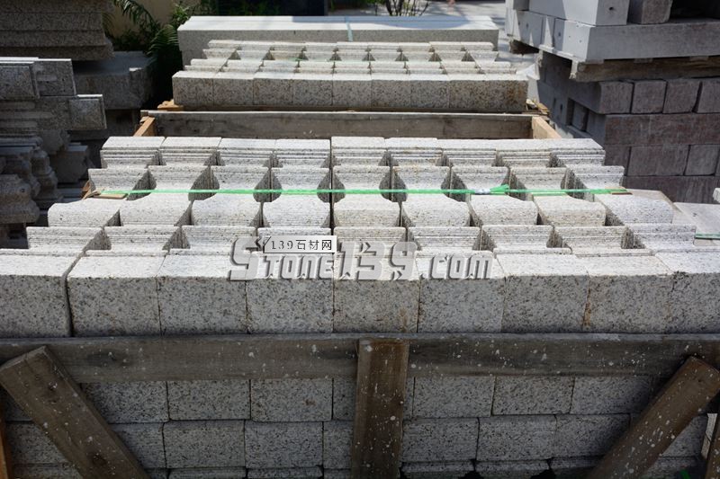 恒毅輝杰石材主營花崗巖欄桿、圓球、仿型異形等石材加工產品