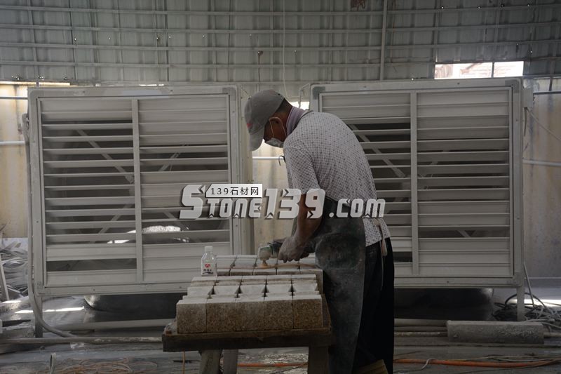 恒毅輝杰石材主營花崗巖欄桿、圓球、仿型異形等石材加工產品