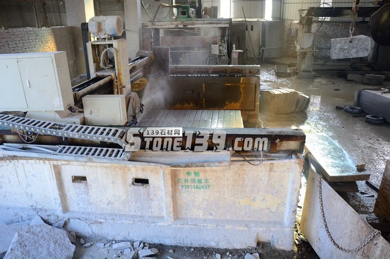 超南石業主營石材欄桿/圓球/桌椅/洗衣池/浮雕/異形線條等石材工藝產品