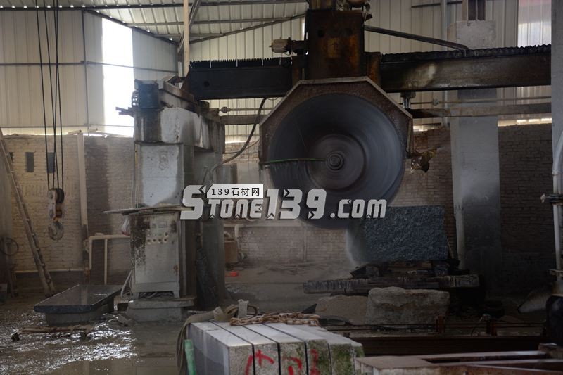 超南石業主營石材欄桿/圓球/桌椅/洗衣池/浮雕/異形線條等石材工藝產品