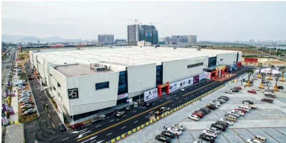 開手扶拖拉機起家的黃明經，如何成為南安石材人敬重的前輩？