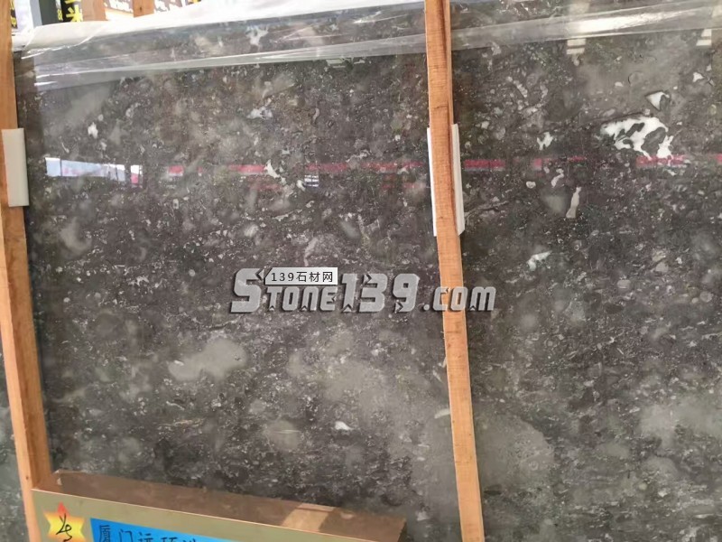 光宇石業(yè)主營藍(lán)色妖姬（藍(lán)山灰）、蔚藍(lán)海岸（紫羅蘭）、阿曼玫瑰、意大利冰玉等大理石產(chǎn)品