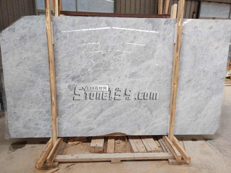 光宇石業(yè)主營藍(lán)色妖姬（藍(lán)山灰）、蔚藍(lán)海岸（紫羅蘭）、阿曼玫瑰、意大利冰玉等大理石產(chǎn)品