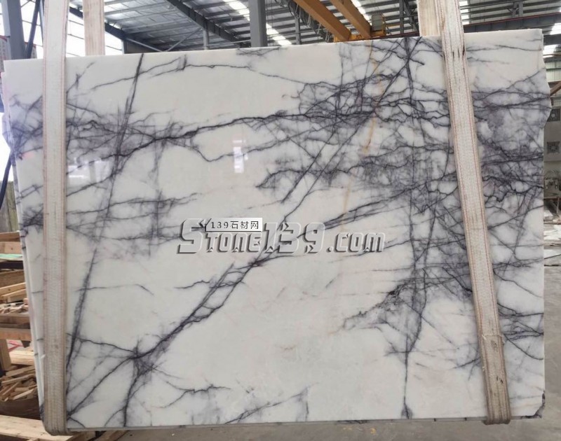 光宇石業(yè)主營藍(lán)色妖姬（藍(lán)山灰）、蔚藍(lán)海岸（紫羅蘭）、阿曼玫瑰、意大利冰玉等大理石產(chǎn)品