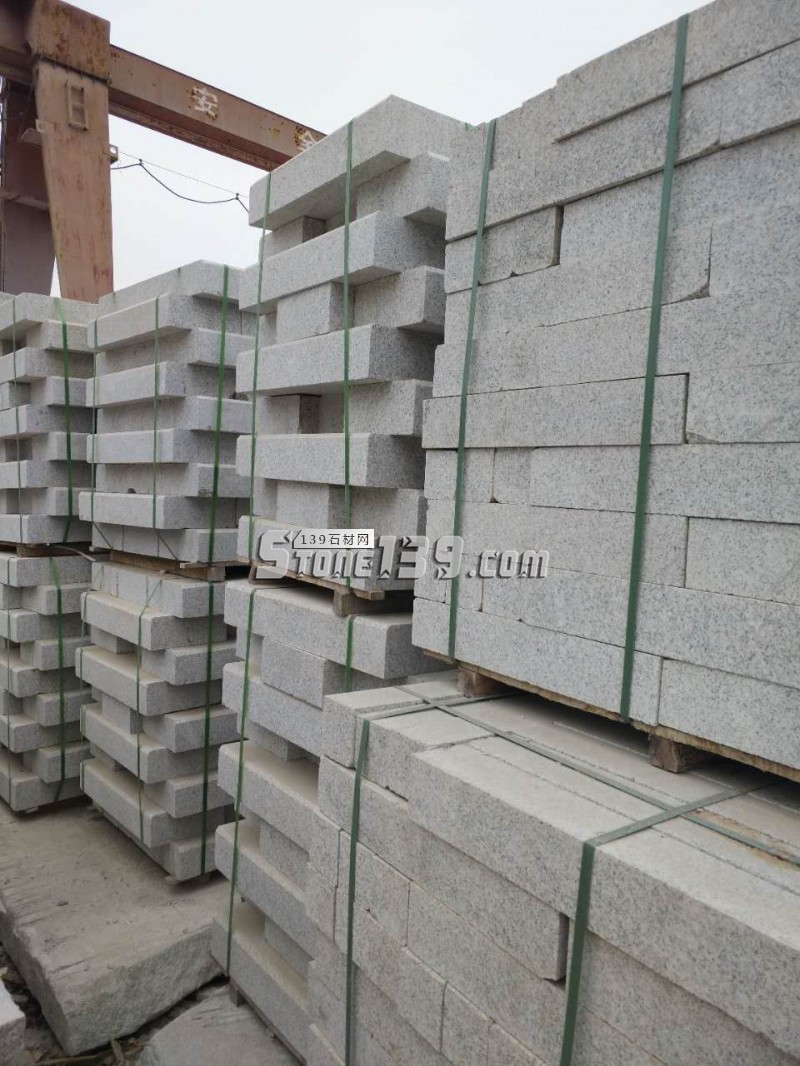 遼寧興城市名帛石材主營青山白、虎皮花、芝麻白等花崗巖產品