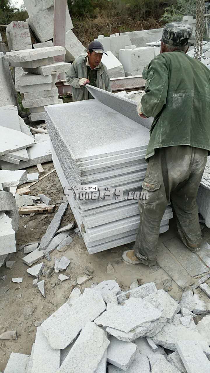 遼寧興城市名帛石材主營青山白、虎皮花、芝麻白等花崗巖產品