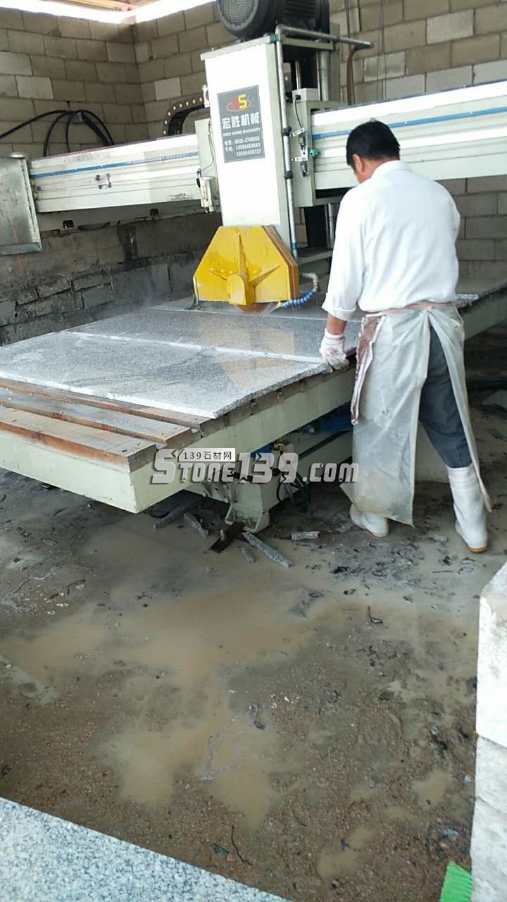 遼寧興城市名帛石材主營青山白、虎皮花、芝麻白等花崗巖產品