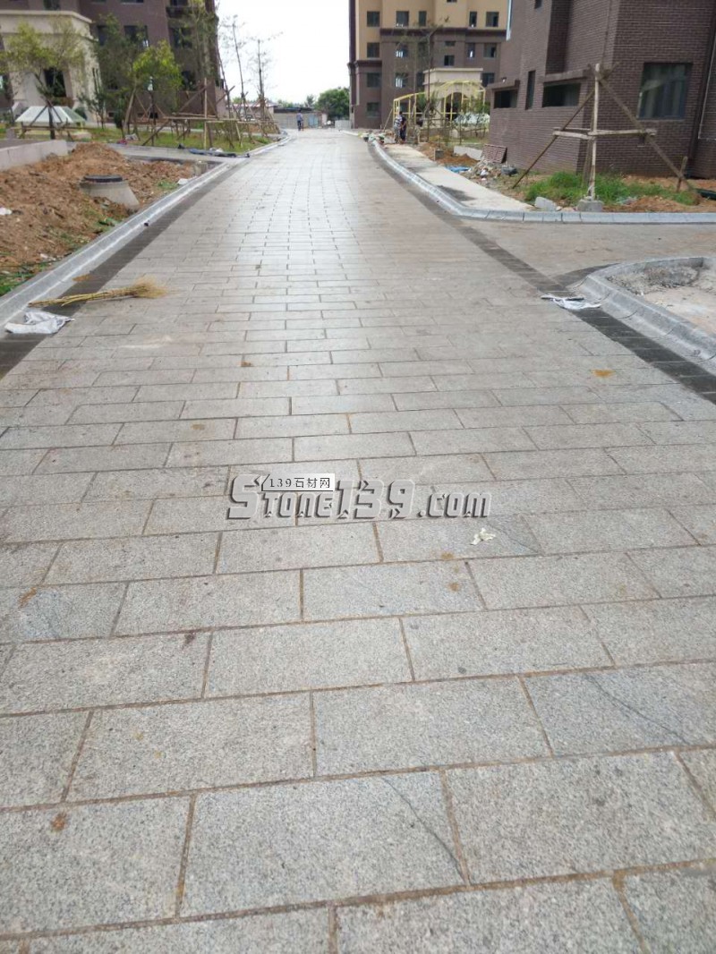 遼寧興城市名帛石材主營青山白、虎皮花、芝麻白等花崗巖產品