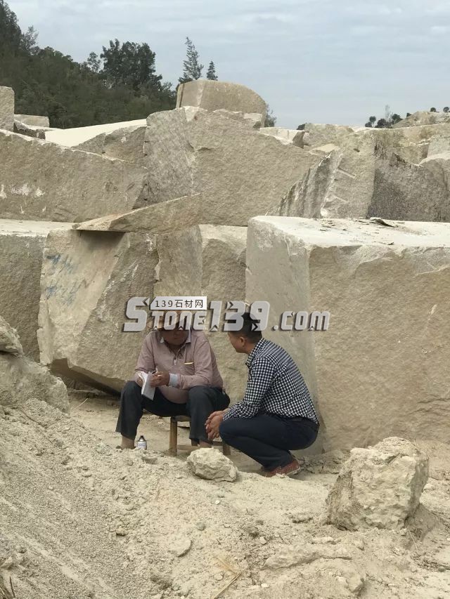 南安石井鎮(zhèn)征遷:1000畝23萬(wàn)立方石材荒料乾坤大挪移
