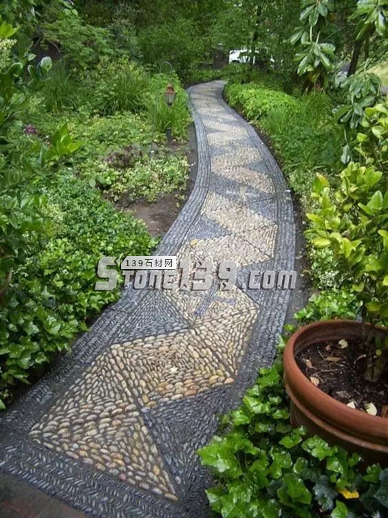 實用與藝術感并存&mdash;鵝卵石的鋪裝應用