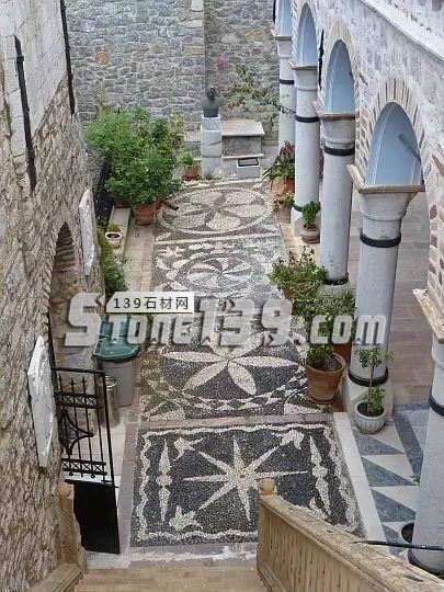 實用與藝術感并存&mdash;鵝卵石的鋪裝應用