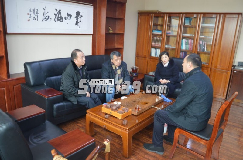 山東省石材行業(yè)協(xié)會同中國建材工業(yè)規(guī)劃研究院與五蓮石材產業(yè)園管委會共同探討五蓮石材產業(yè)發(fā)展規(guī)劃