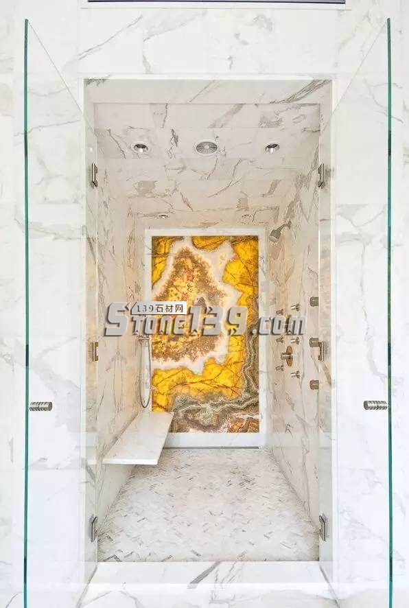 讓人眼前一亮的大理石浴室，套套都精品