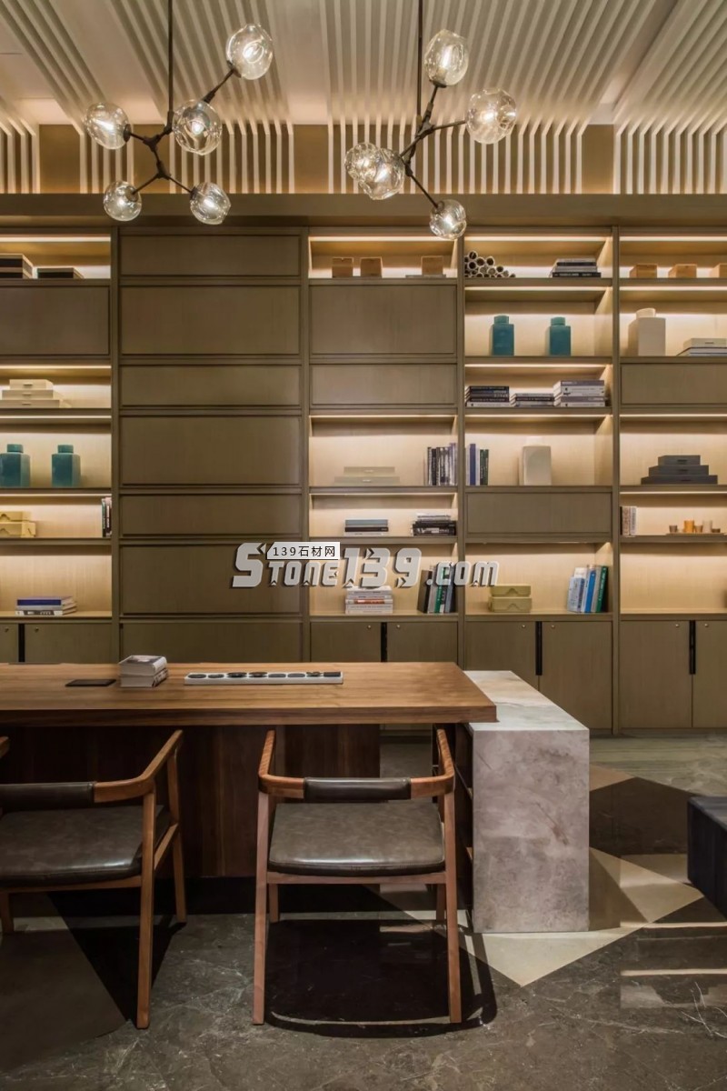 大理石與現代文化碰撞城市新記憶