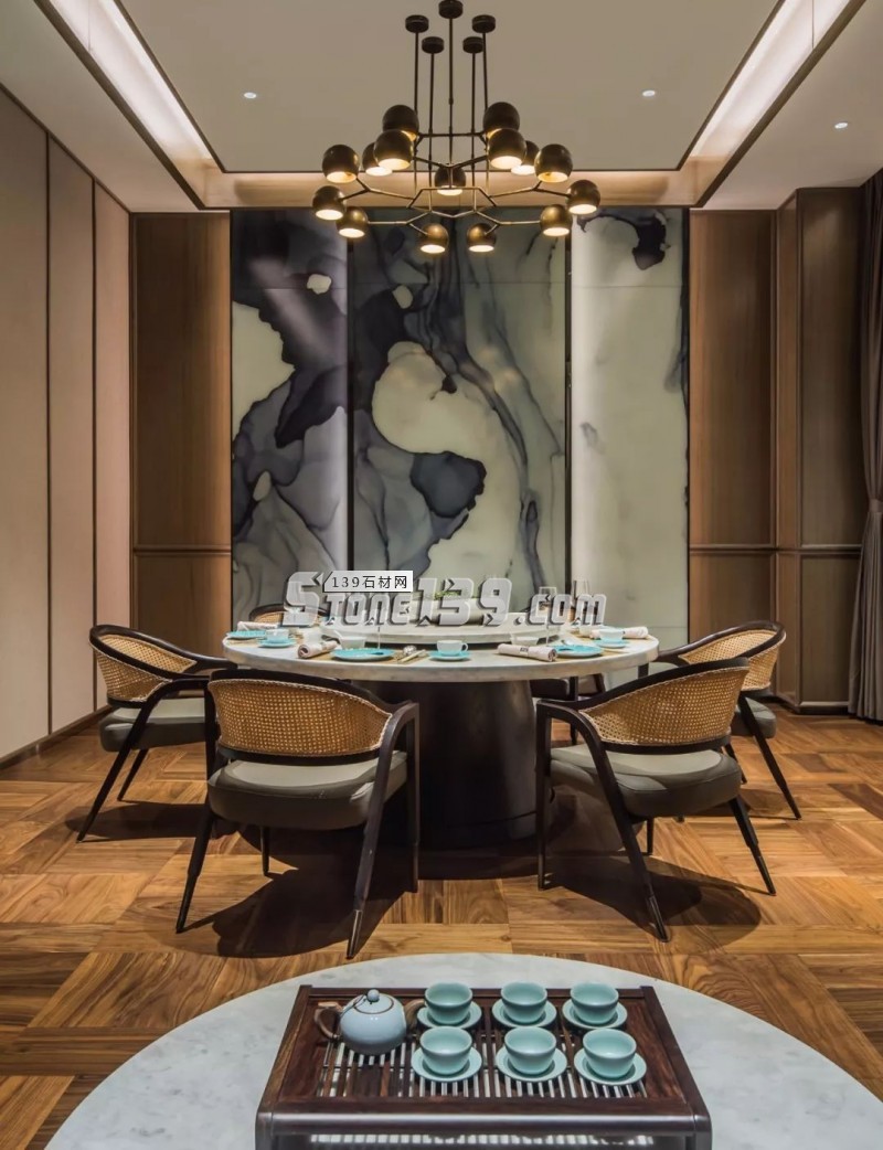 大理石與現代文化碰撞城市新記憶