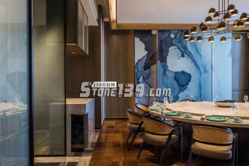 大理石與現代文化碰撞城市新記憶