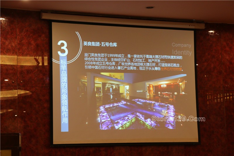 &nbsp;4月18日下午，石邦慈善之夜公益項目第一課《逆境突圍，企業的競爭力轉型策略》在五洲酒店3樓中會議廳如約開講。