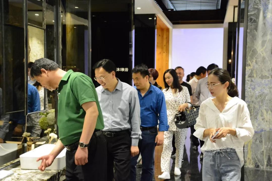 湖北團風縣領導率隊考察調研福建水頭石材企業