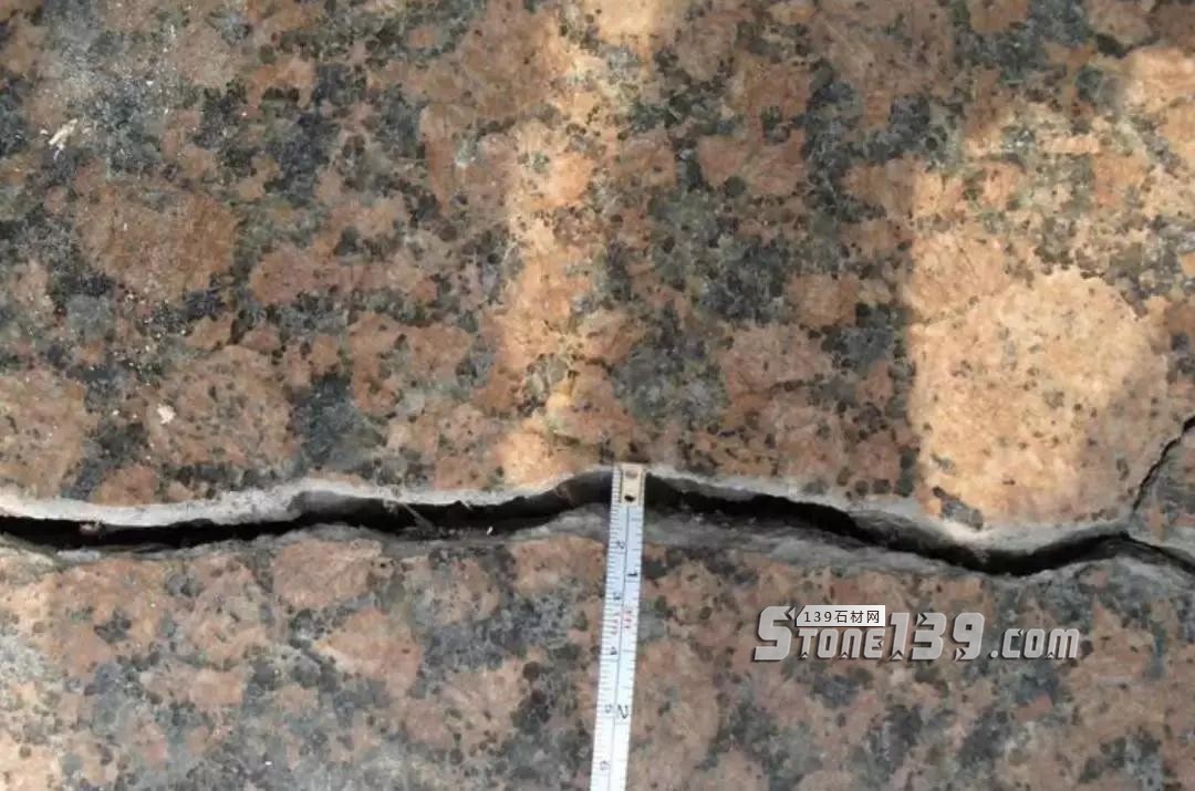 石材修復(fù)工藝| 省工又省時的石材裂縫修復(fù)技術(shù) 天然石材裂縫圖