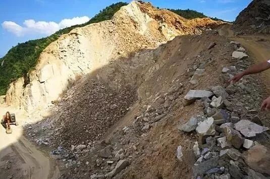 湖南岳陽市平江縣多家石材廠被責令停產整頓