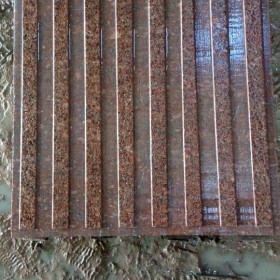 映山紅盲人石（地鋪條狀）