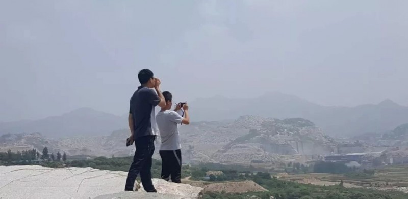 山東五蓮縣安監局聘請安全專家對全縣136處花崗石廢料渣場進行安全檢查