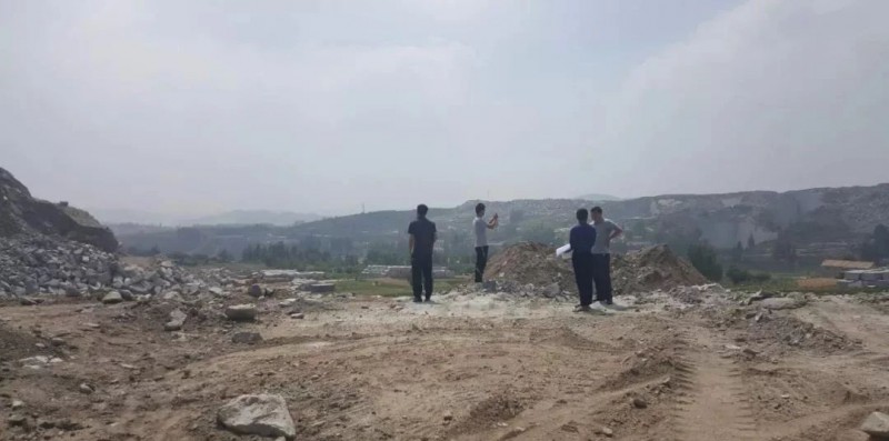 山東五蓮縣安監局聘請安全專家對全縣136處花崗石廢料渣場進行安全檢查