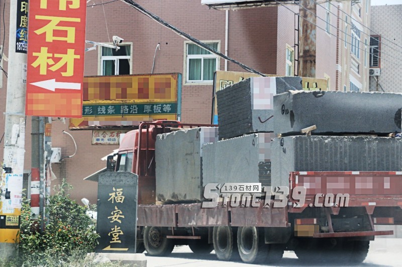 福建水頭違規(guī)大貨車,還有沒(méi)有人管管了?!