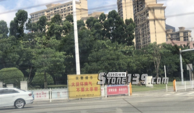 福建水頭違規(guī)大貨車,還有沒(méi)有人管管了?!